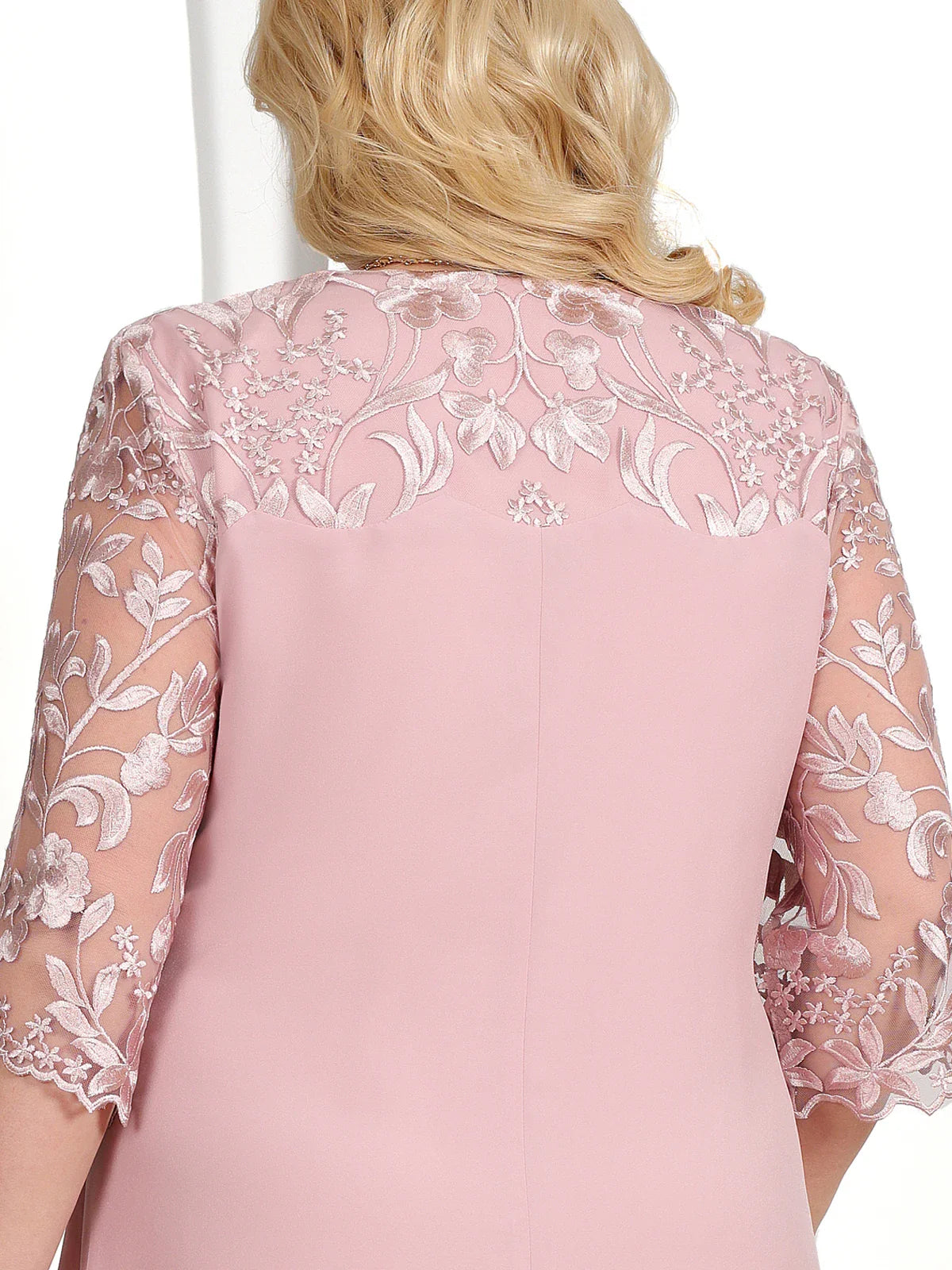 Besticktes Damen Cocktailkleid in Übergröße für besonder Anlässe