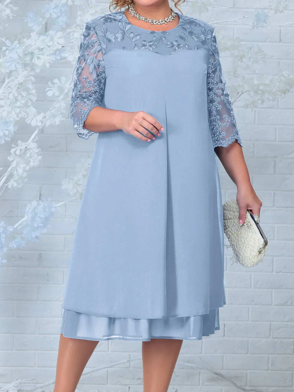 Besticktes Damen Cocktailkleid in Übergröße für besonder Anlässe