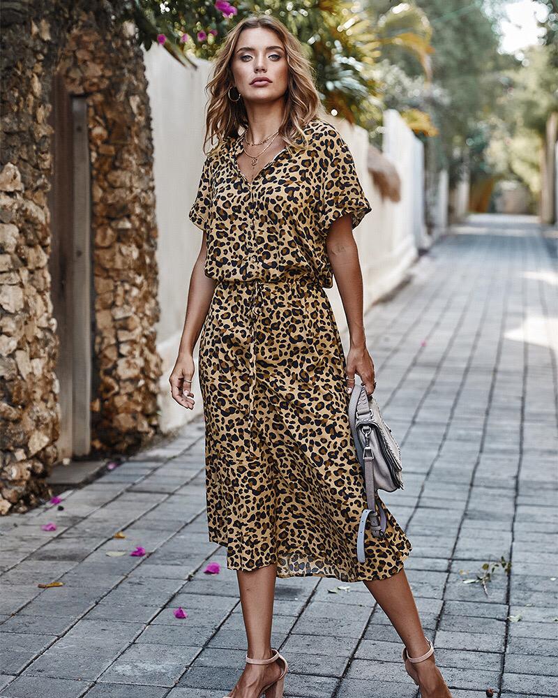 Elegantes Damenkleid mit Leopardenmuster