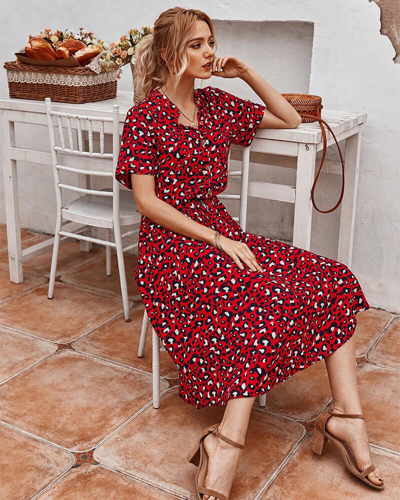 Elegantes Damenkleid mit Leopardenmuster